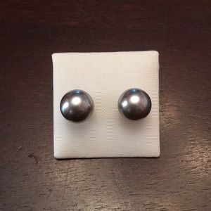 Gray Pearl Earrings